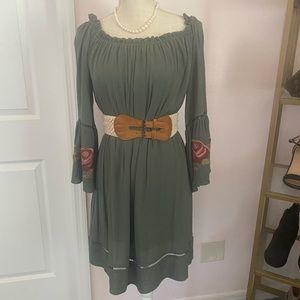 Size M the designer is Knox Rose